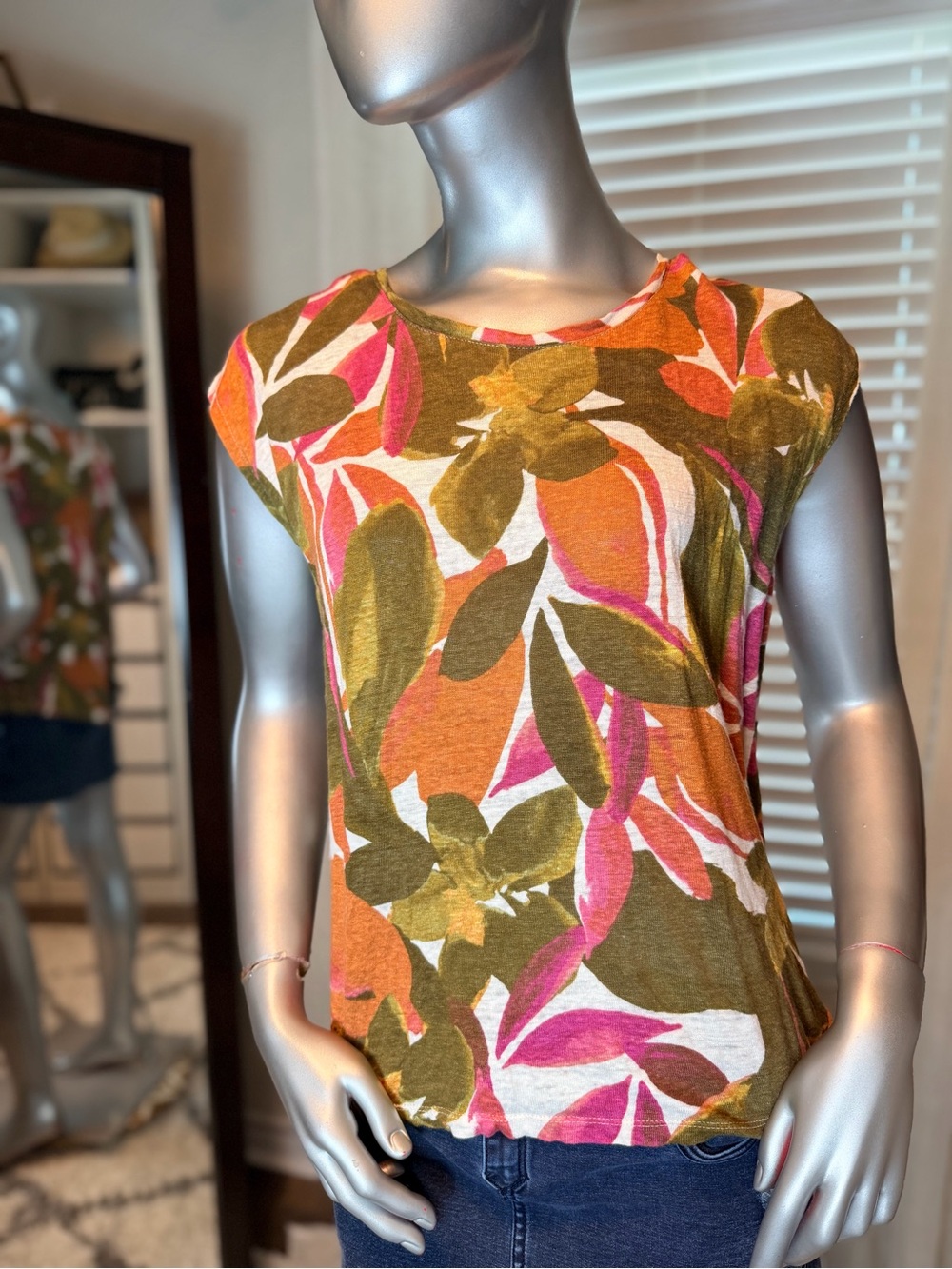 Tahari 100% Linen Tropical Green Floral Button Back Sleeveless Top Medium